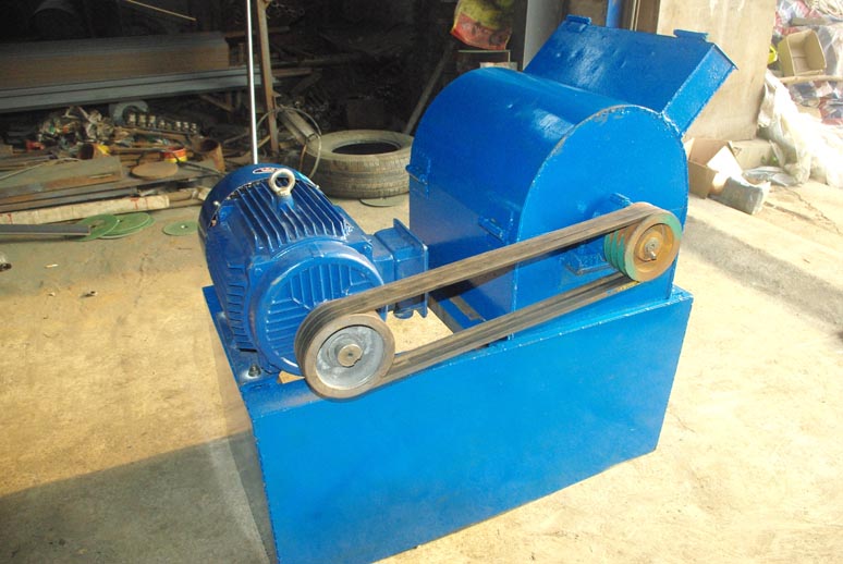 粉餅機(jī)，碎餅機(jī)，大餅打碎機(jī)，花生茶籽大豆餅粉碎機(jī)